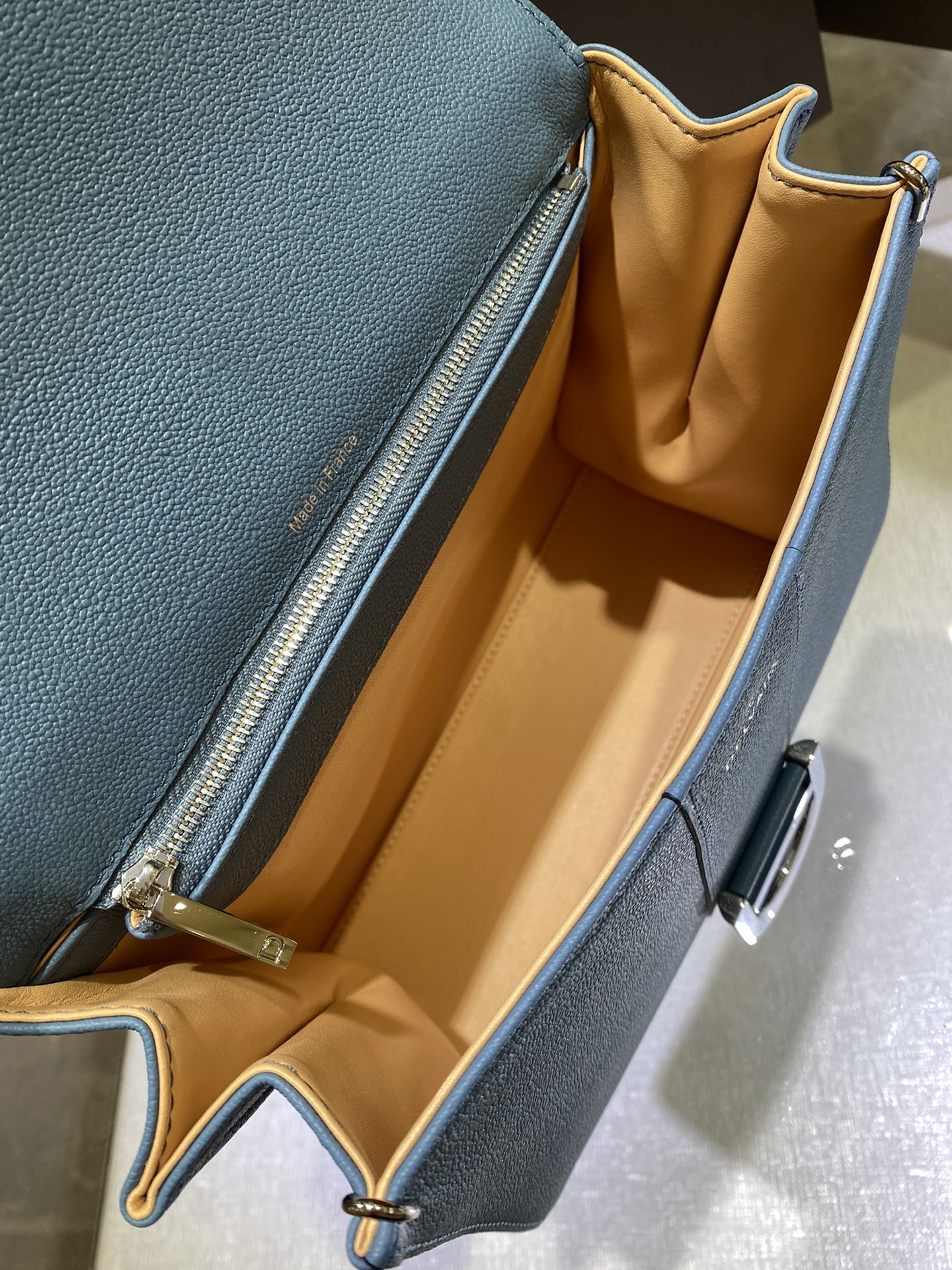 델보 브리앙 PM 토트백 미듐